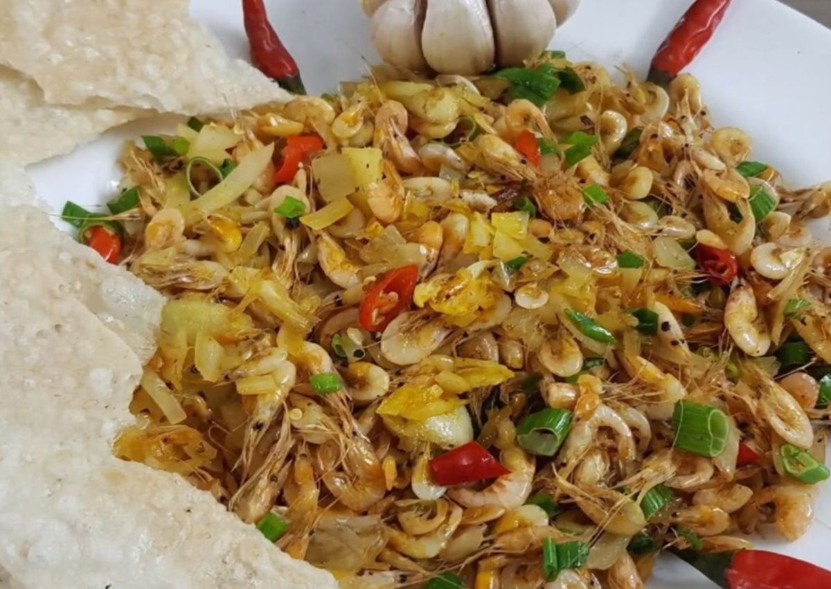 Mắm tép xào xúc bánh tráng