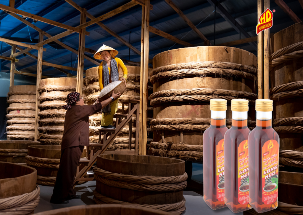 Nước mắm cá cơm thượng hạng tại Sài Gòn: Hướng Dương - sỉ lẻ giá tốt, ưu đãi đại lý hấp dẫn 1 Ảnh Nước mắm Hướng Dương được sản xuất theo phương pháp truyền thống với nguyên liệu cá cơm nguyên chất