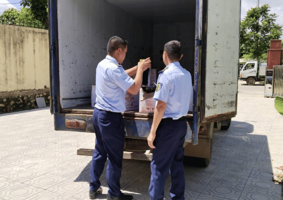 Phân biệt mắm tép nguyên chất và hàng pha tạp 2 Sự tràn lan của mắm tép pha tạp trên thị trường