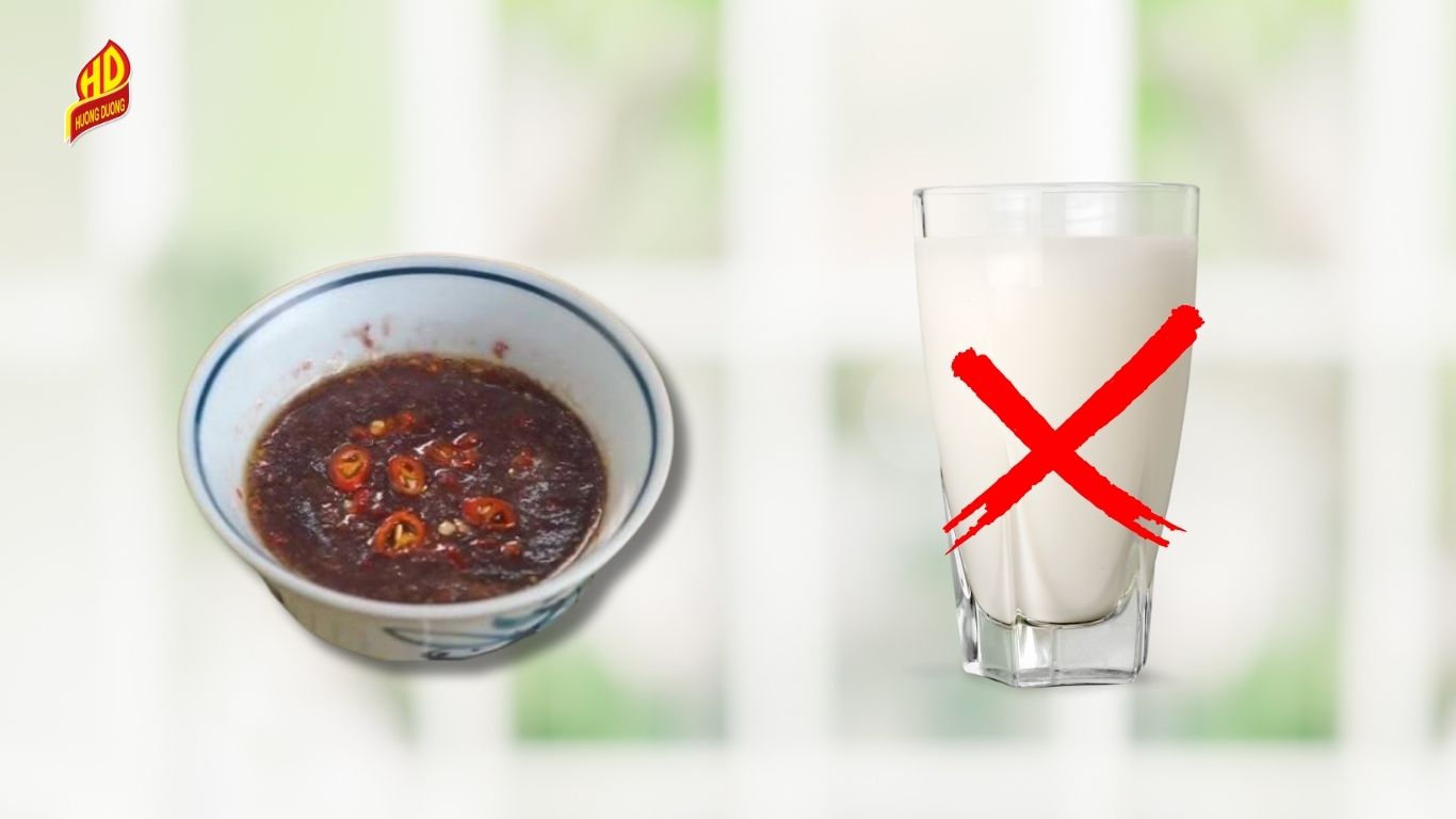 Không ăn mắm tôm cùng sữa tươi Không ăn mắm tôm cùng sữa tươi