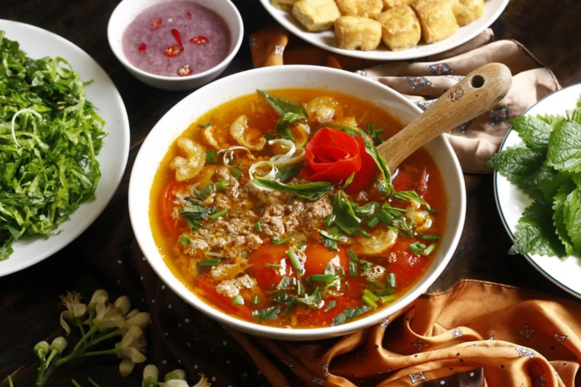 Giấm bỗng có phải mẻ không? Giải đáp chi tiết cho bữa cơm Việt 4 Nấu canh riêu với giấm bỗng