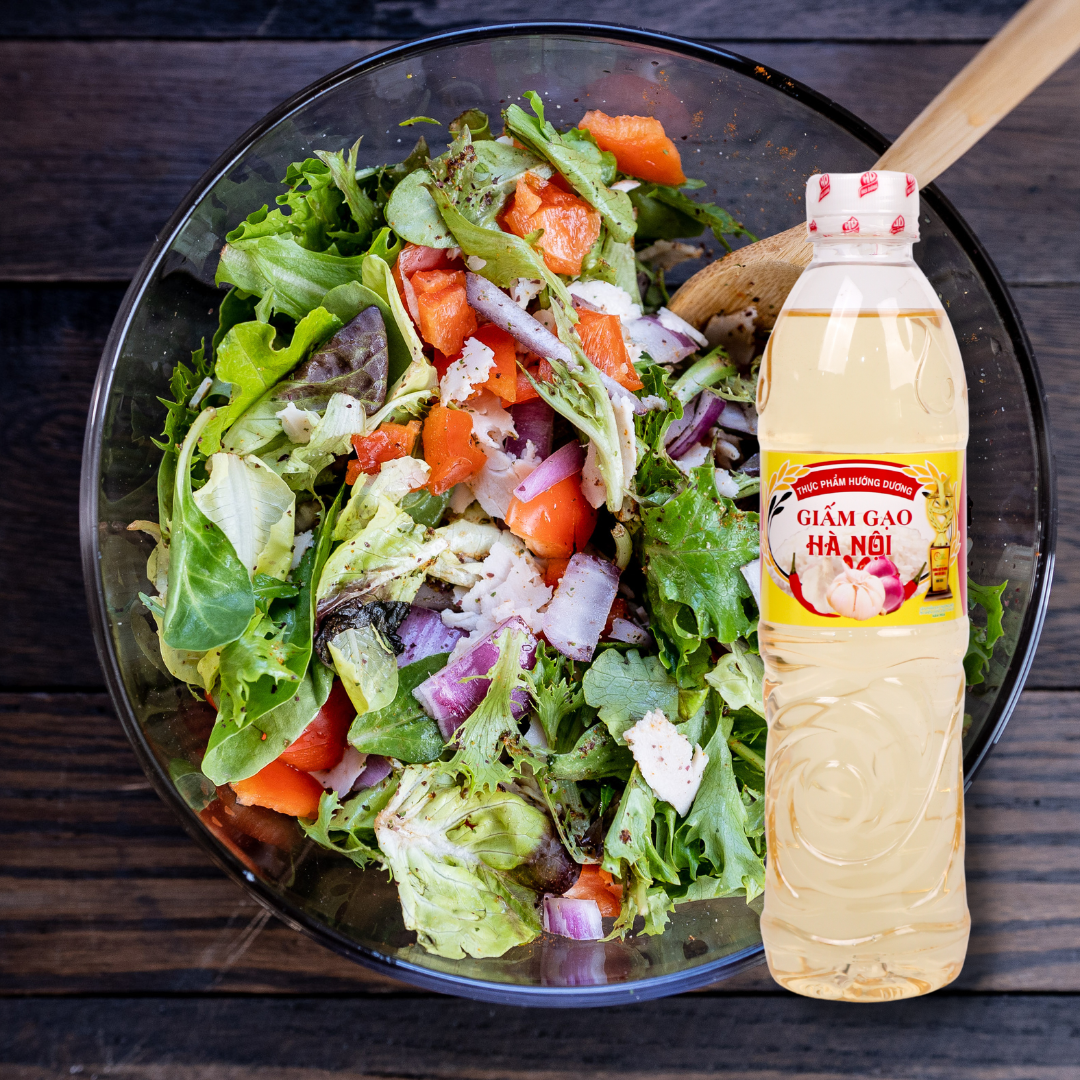 Giấm Gạo Hướng Dương dùng trộn salad