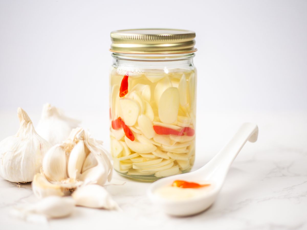 Tỏi ngâm giấm – Món ăn kèm “quốc dân” giúp tô phở, bún, của bạn thêm đậm đà và khách hàng quay lại mãi 2 Tỏi ngâm Giấm món ăn kèm không thể thiếu